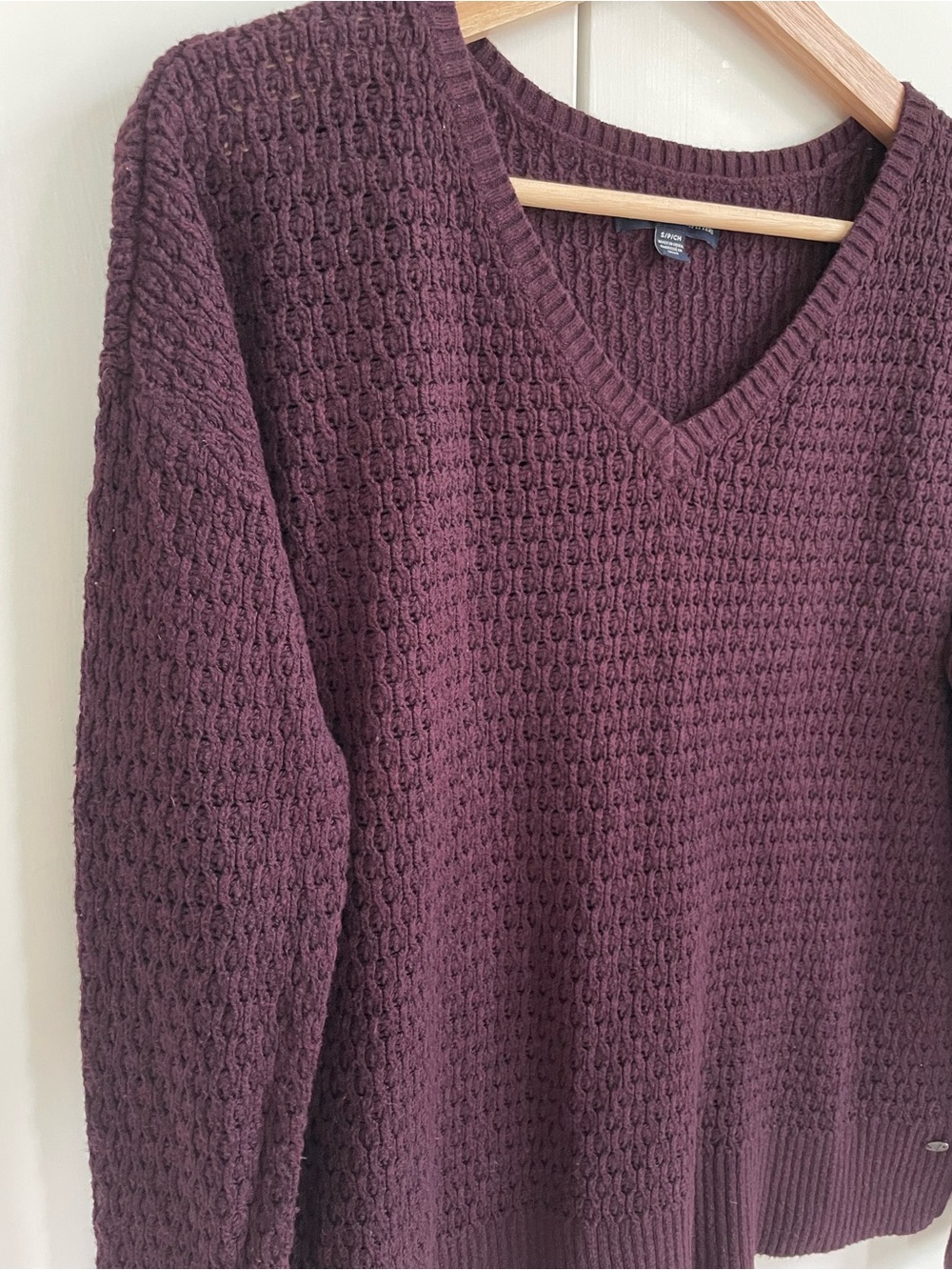 American Eagle Burgundy Purple V-Neck Waffle Knit Sweater Size S - Picture 2 of 9